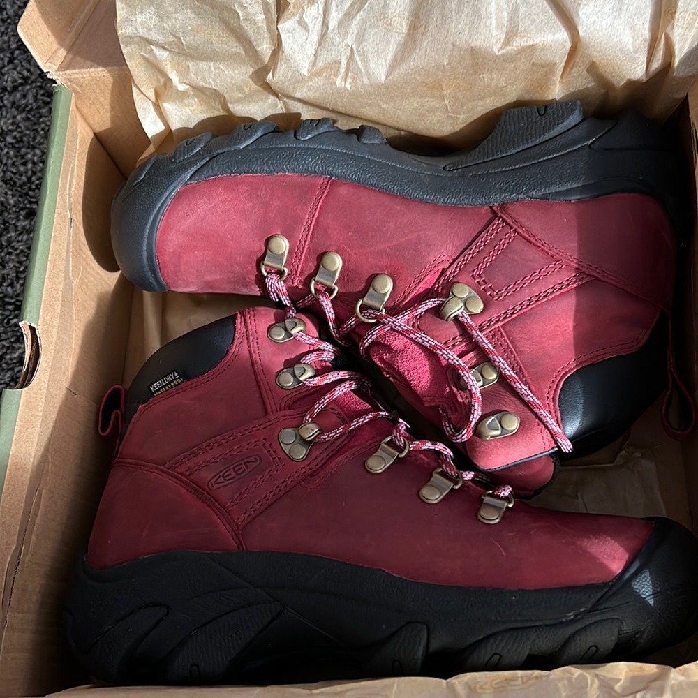 Keen bucking boots brand new